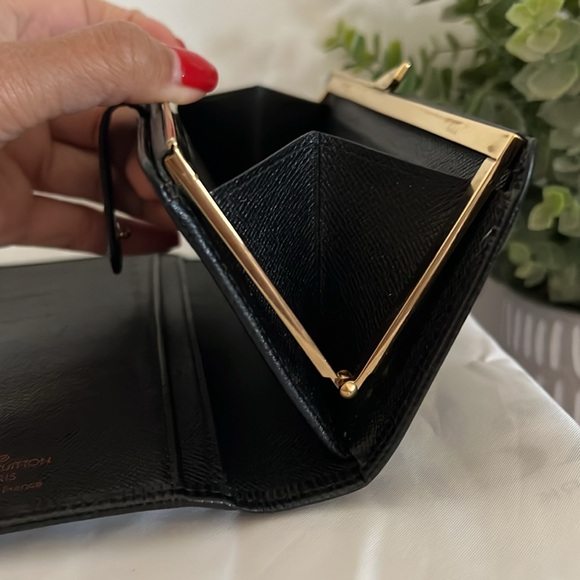 Authentic 💯 LV Black Epi Kisslock Wallet - Picture 11 of 12